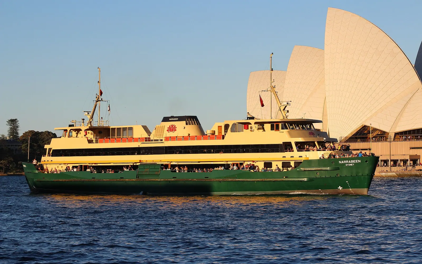 The Sydney Harbour ferry, the Narrabeen passing the Sydney Opera House shortly before sunset. (Note - Camera time was set to GMT).