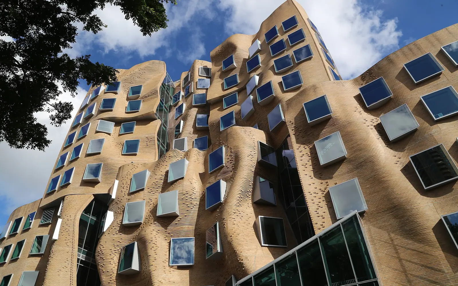 Dr Chau Chak Wing Building in Sydney by Frank Gehry