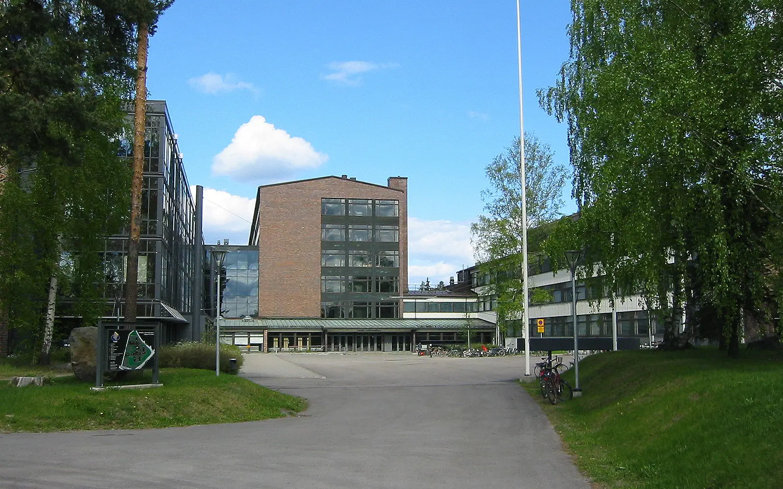 Tampereen ammattikorkeakoulu (TAMK), pääsisäänkäynti. TAMK University of Applied Sciences, main entrance. self taken.