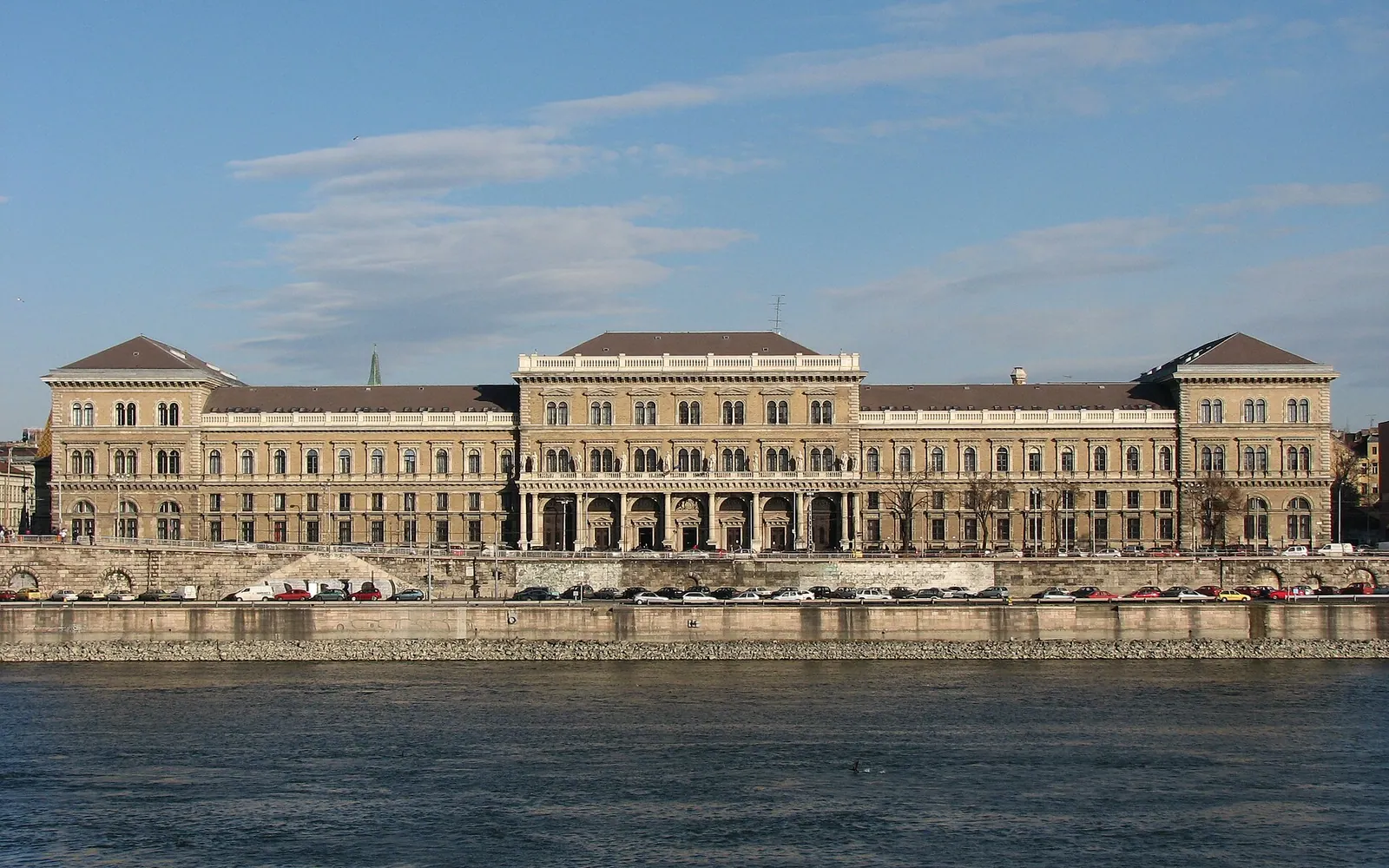 The main building of the Corvinus University of Budapest ("közgáz")