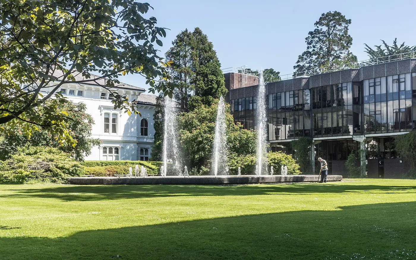 The University of Limerick (UL) was established in 1972 as the National Institute for Higher Education, Limerick. UL was classified as the University of Limerick in 1989. The UL campus is located 5km from Limerick City a