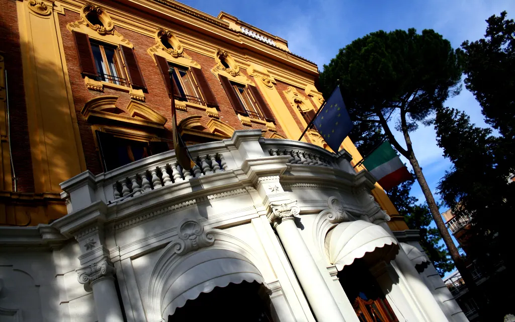 Facciata della palazzina sita in viale Pola, 12. Sede del Rettorato LUISS Guido Carli .