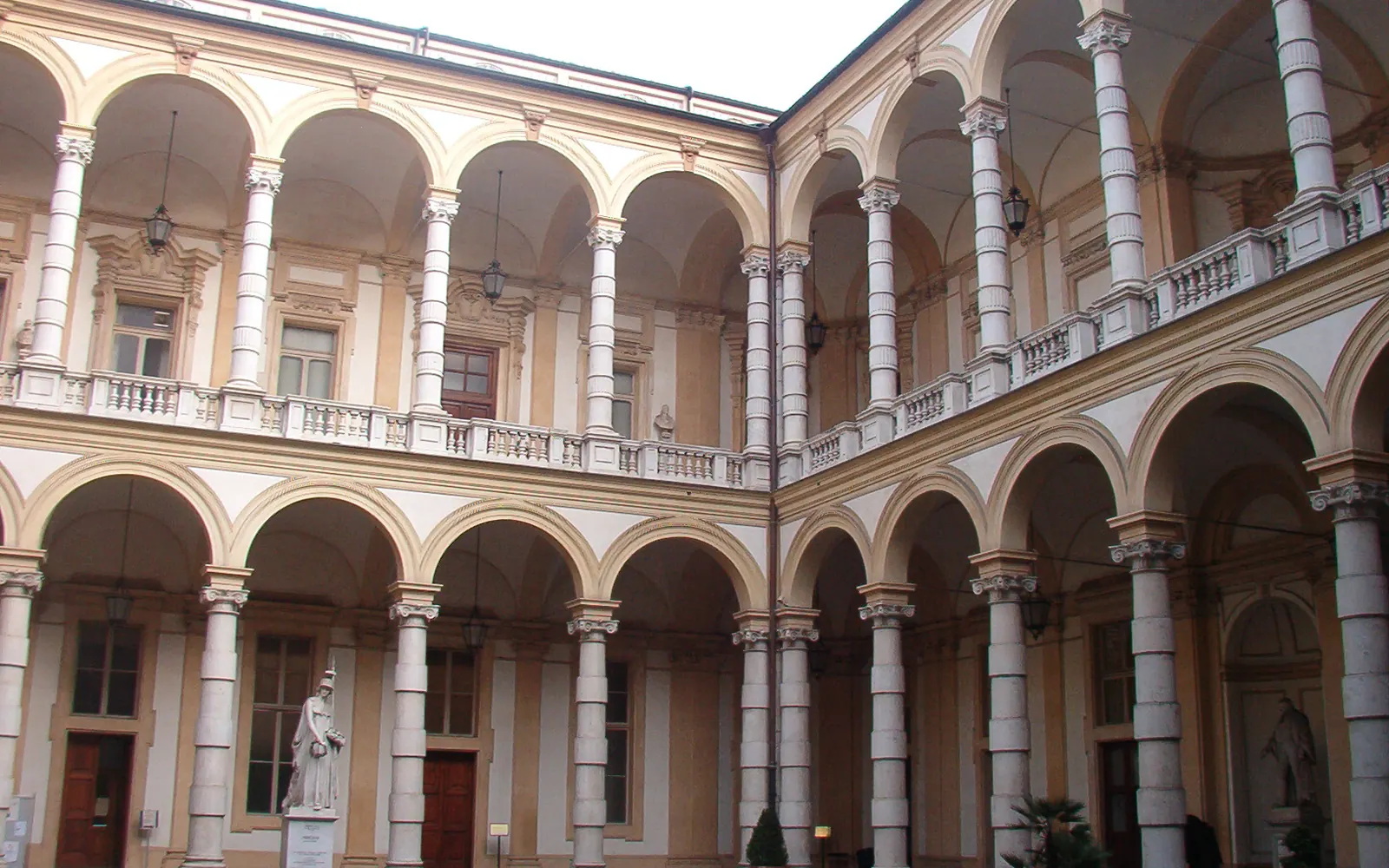 Palazzo dell'università - Cortile interno - Torino - Italia