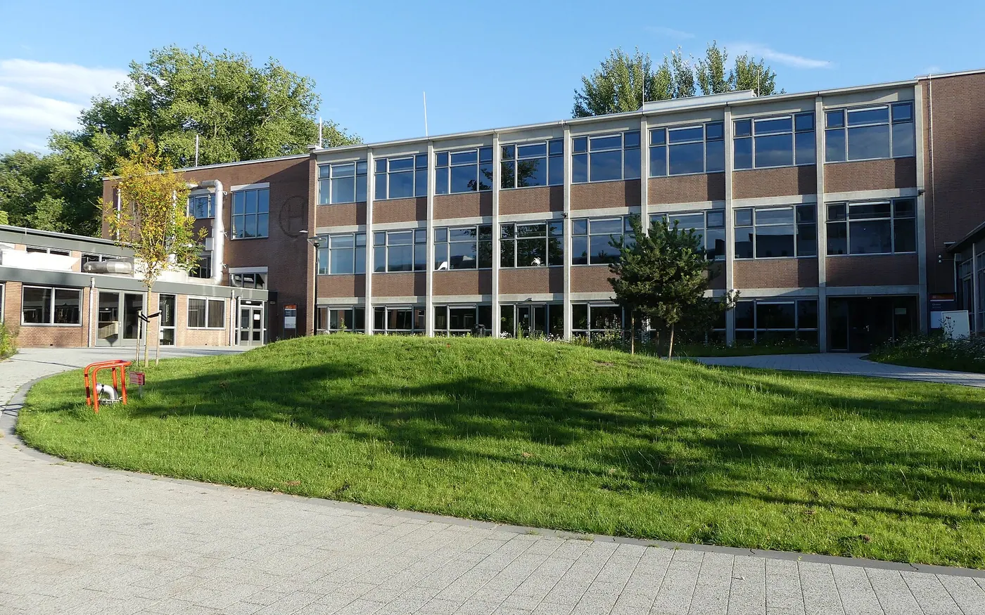 Zicht op deel van de Breda University of Applied Sciences, Monseigneur Hopmansstraat 2, 4817 JS Breda