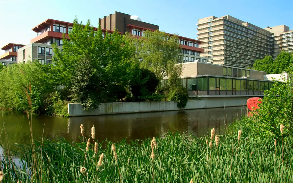 Vrije Universiteit (Amsterdam). Left: Exact Sciences; Right: Humanities and law.