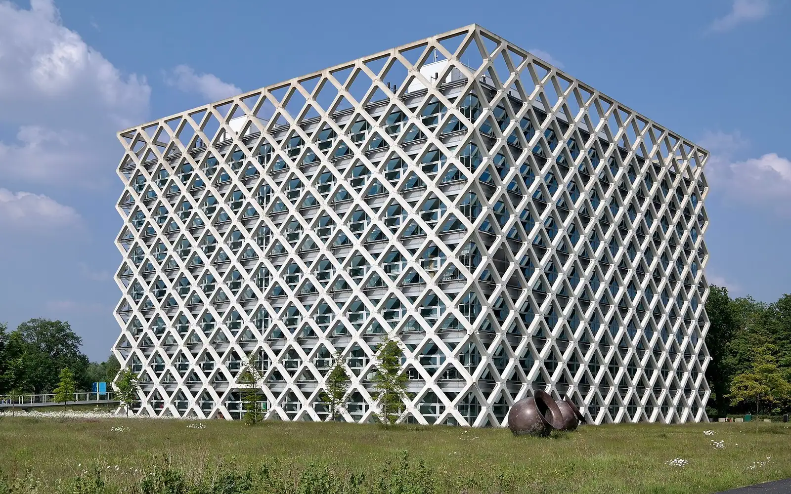 Het Atlas-gebouw van Wageningen University and Research aan de Droevendaalsesteeg 4. Ontwerp: Rafael Viñoly Architects en Van den Oever, Zaaijer & Partners, 2003-2006,