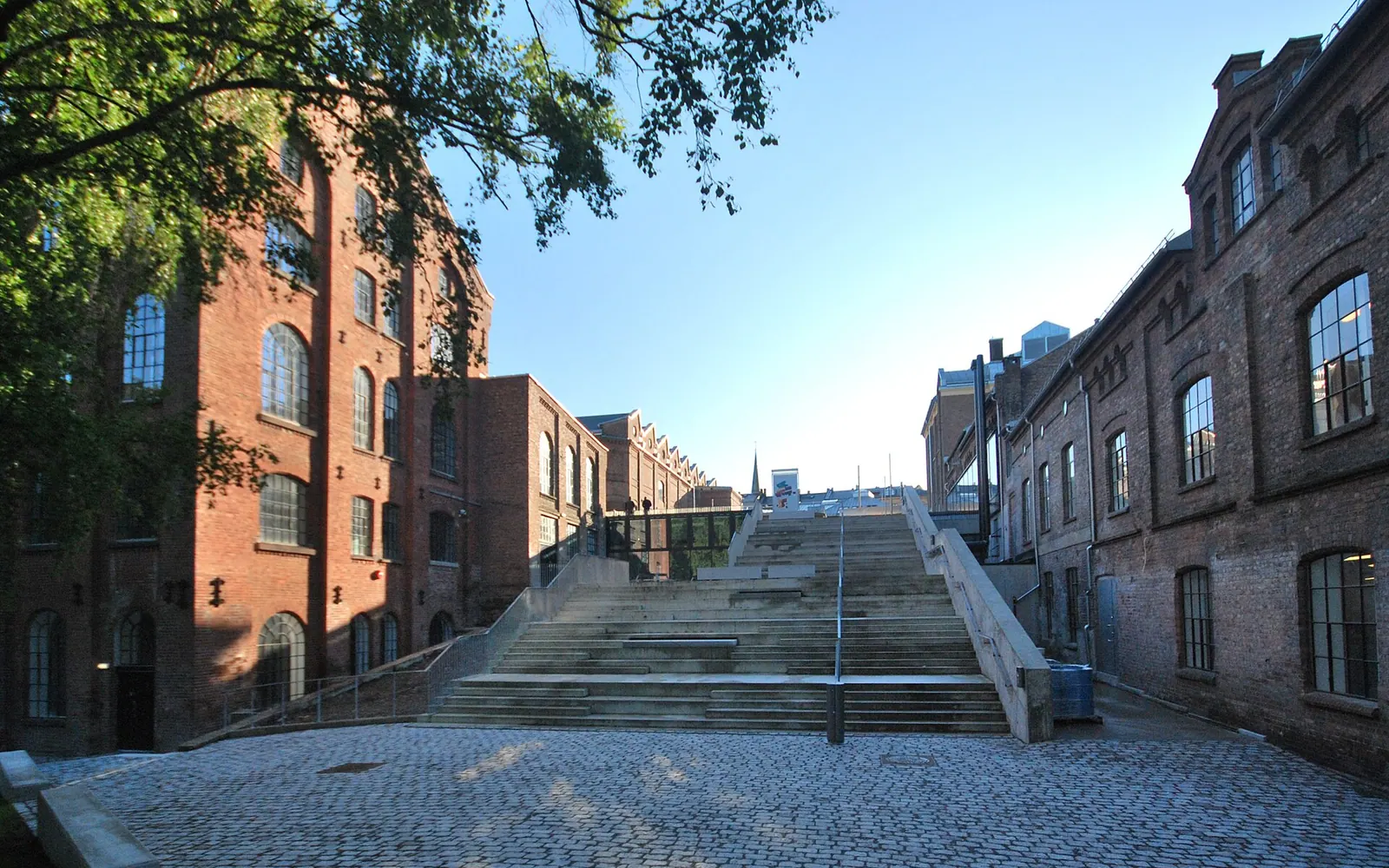 Kunsthøgskolen i Oslo (Oslo National Academy of the Arts) at Grünerløkka. Entrance from Akerselva (Aker river), stairs opened 30 August 2010