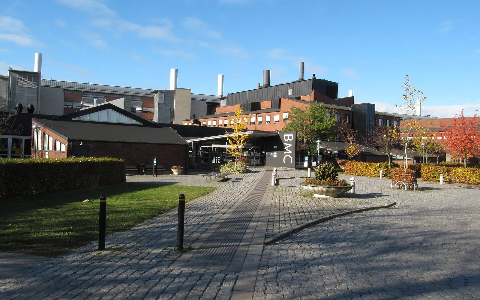 Picture of the main entrance of the Biomedical Center (BMC) in Lund, Sweden. BMC is a combined education and research facility at Lund University.