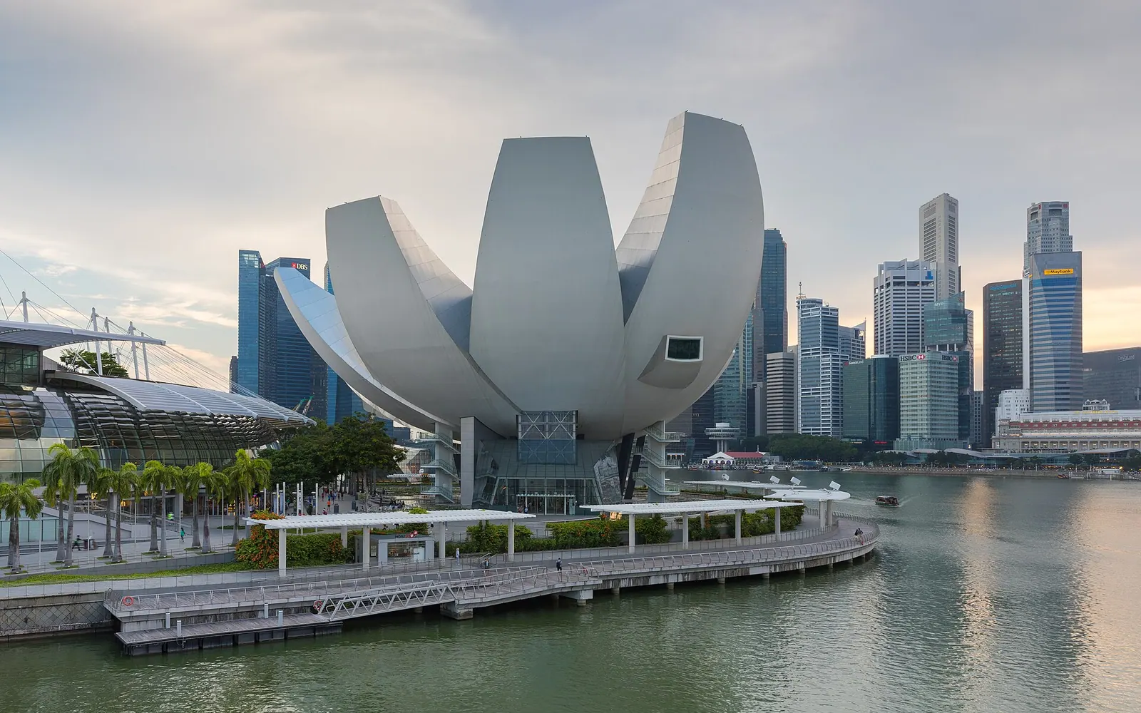 ArtScience Museum , Marina Bay Sands, in the late afternoon, in front of the skyline of the Central Business District, Singapore. Architect : Moshe Safdie.