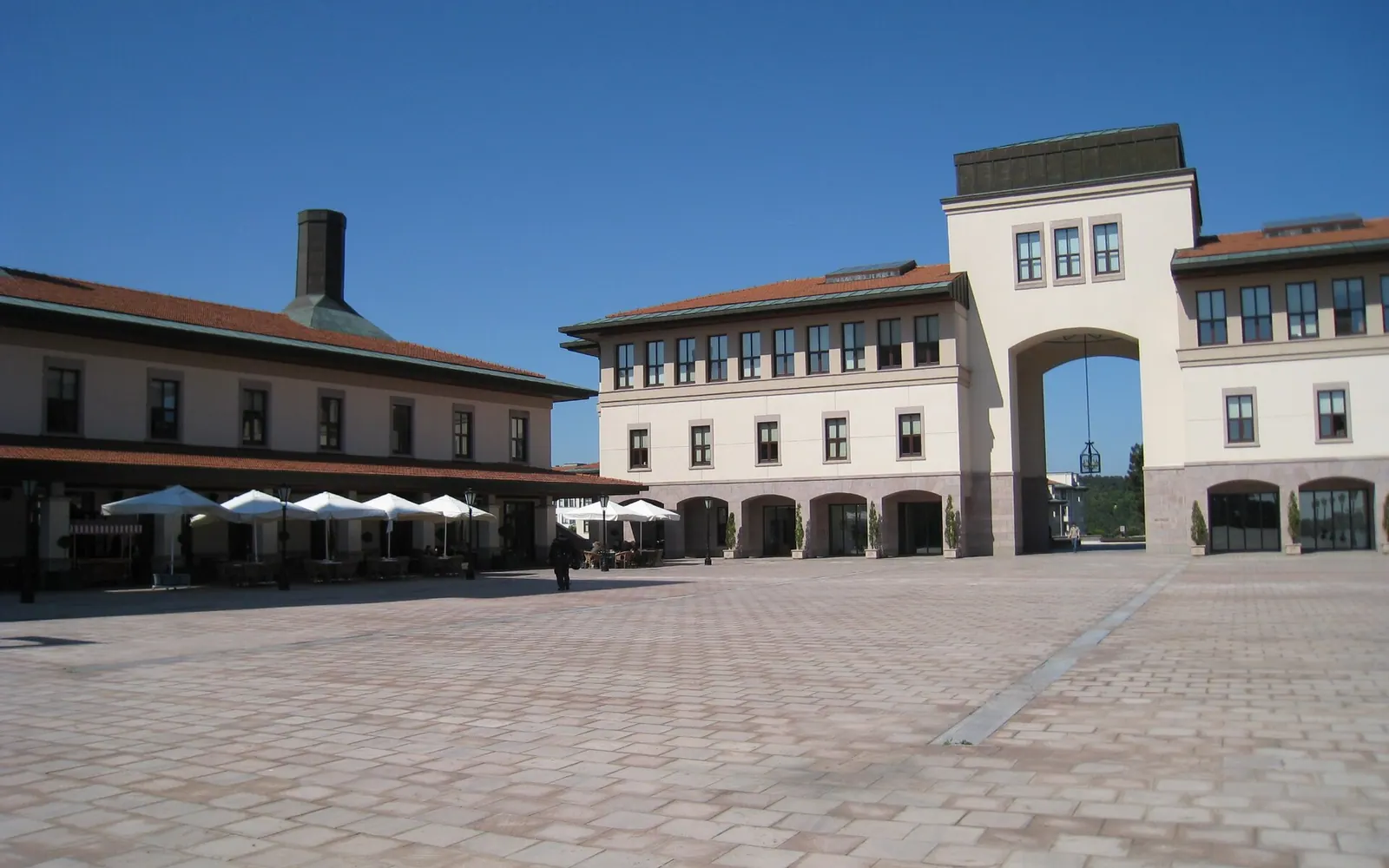 Main plaza and student union at Koç University