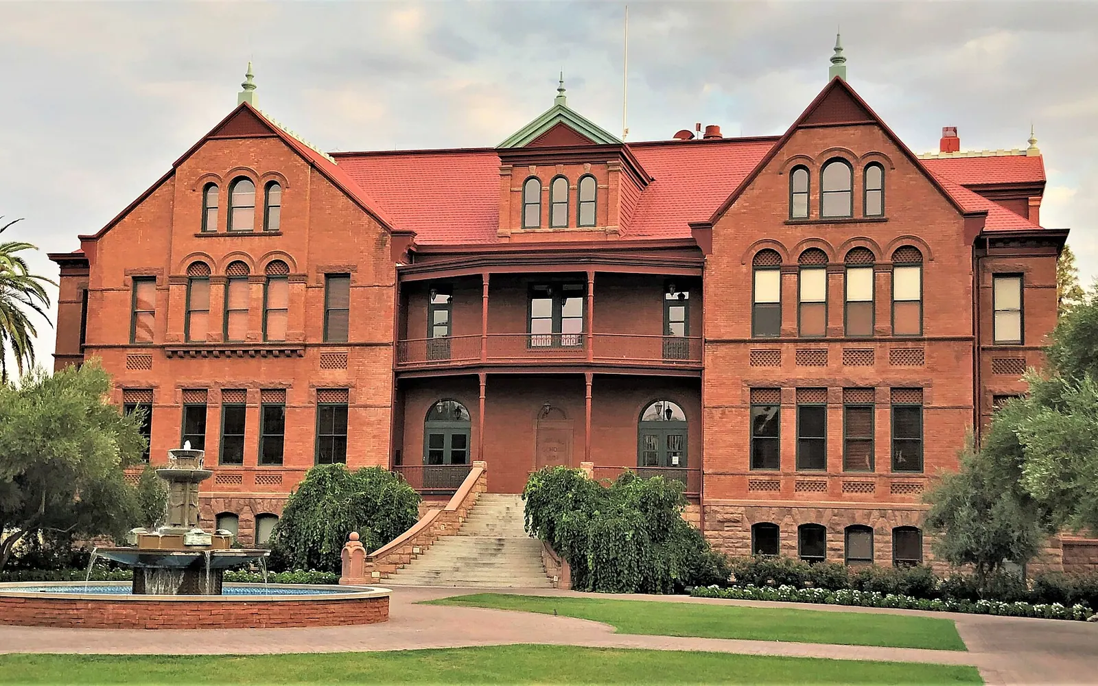 Old Main , at 400 East Tyler Mall on the Tempe campus of Arizona State University, is the oldest building on the campus. It was built in 1898 and was designed by W. A. McGinnis in the Victorian Queen Anne style with Rich