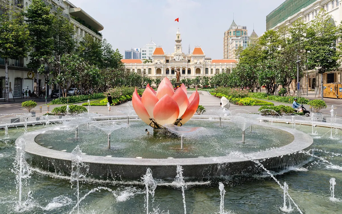 Ho Chi Minh City ( Vietnam ) – Nguyen Hue Street – fountain in front of the Ho Chi Minh City Hall