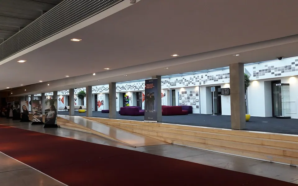 Edhec Business School hall